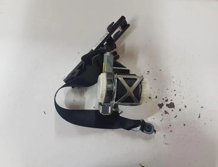 MERCEDES-BENZ C-Class W204/S204/C204 (2004-2015) Venstre forreste sikkerhedssele 34074002D,33059634 27089587