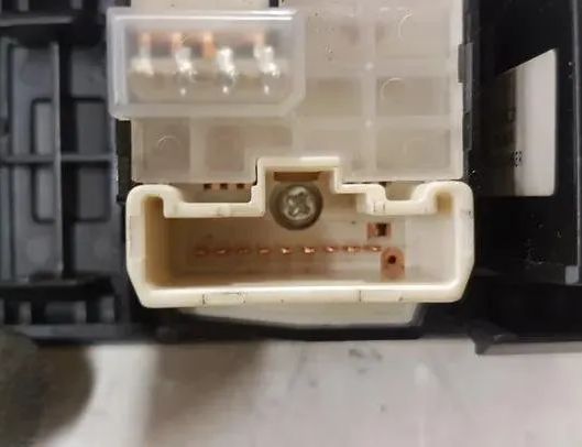 TOYOTA Avensis 2 generation (2002-2009) Kontakt til spejljustering 183575,777669 27103553