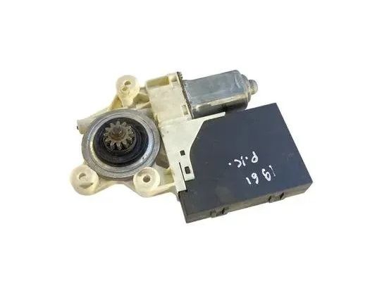 VOLVO V50 1 generation (2003-2012) Forreste venstre dør vinduesregulator motor 30737675 27129383