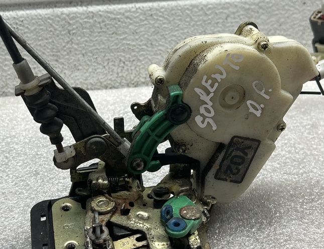 KIA Sorento 1 generation (2002-2011) Forreste højre dørlås 040308 21235919