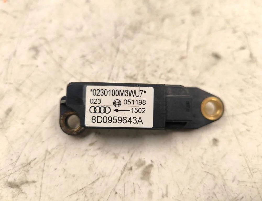 AUDI A4 B8/8K (2011-2016) Forreste højre stødsensor 051198,8D0959643A 31489763