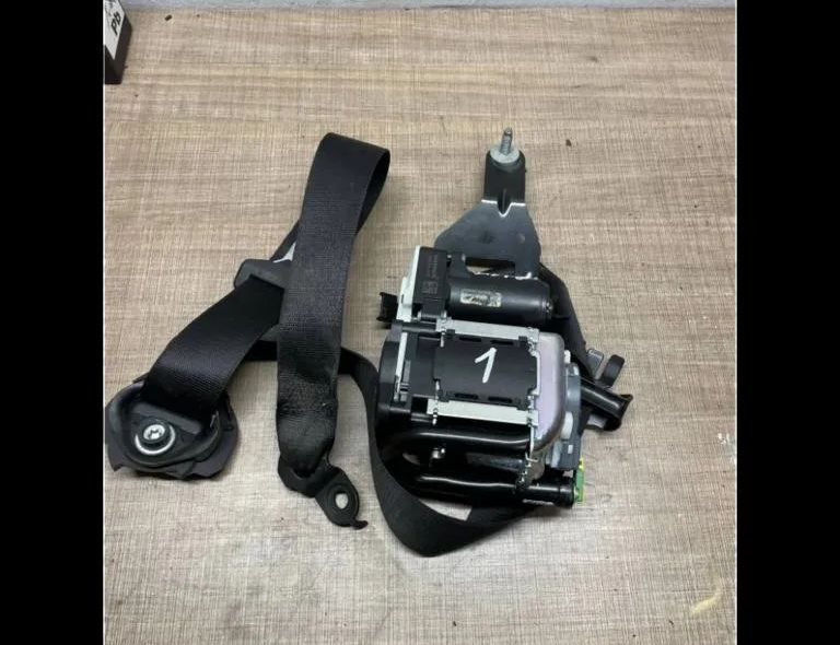 MERCEDES-BENZ C-Class W204/S204/C204 (2004-2015) Venstre forreste sikkerhedssele 621933200e 31744408