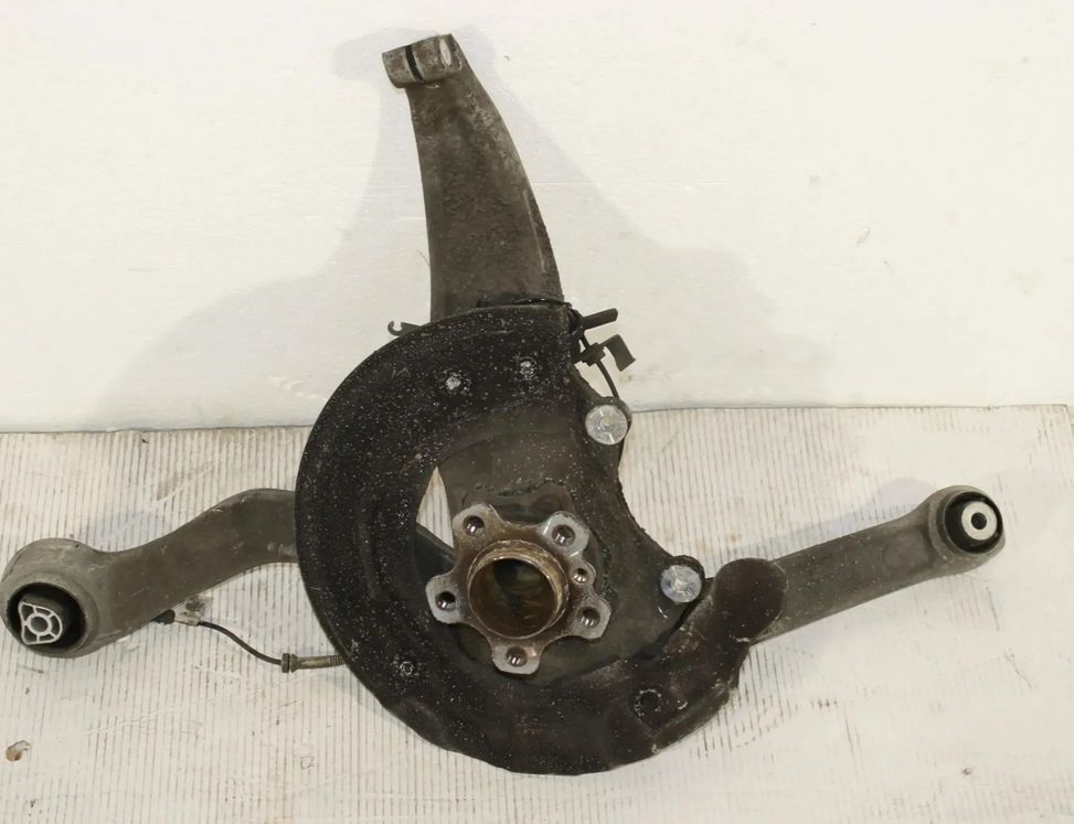 BMW 5 Series G30/G31 (2016-2023) Forreste venstre hjulnav 6861797 29008817