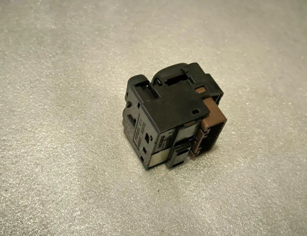 TOYOTA Prius 4 generation (XW50) (2015-2023) Kontakt til spejljustering 183575 30646223