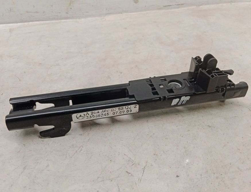 MERCEDES-BENZ C-Class W204/S204/C204 (2004-2015) Højre forreste sikkerhedssele højdejuster A2048600788 27660321