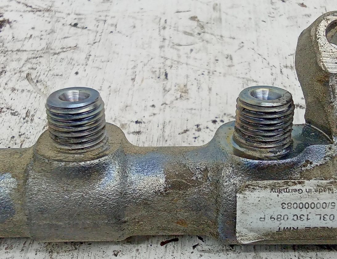 VOLKSWAGEN Caddy 3 generation (2004-2015) Brændstofskinne 03L130089P 27668224