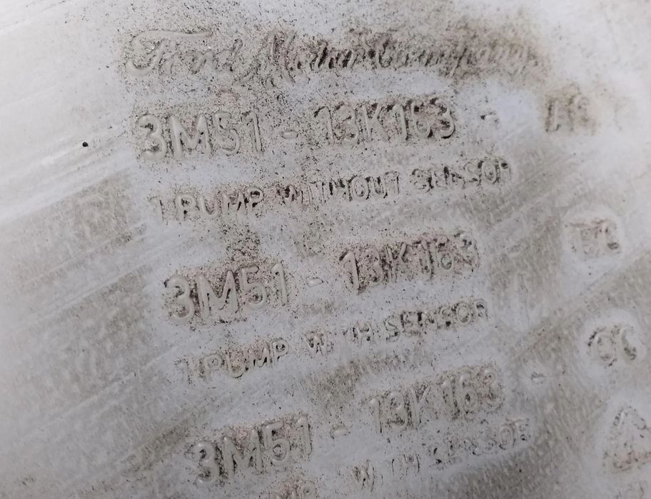 FORD Kuga 1 generation (2008-2013) Vinduesvaskertank 3M5113K163AC 27700018