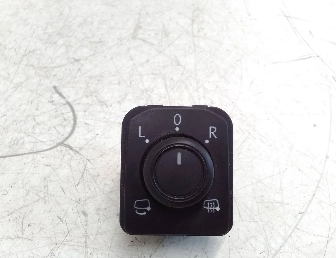 VOLKSWAGEN Passat B7 (2010-2015) Kontakt til spejljustering 3G0959565B 28698909