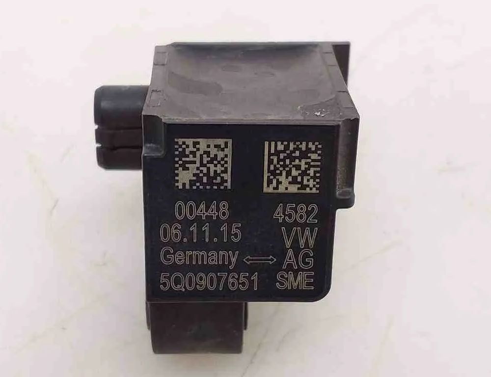 VOLKSWAGEN Passat B8 (2014-2023) Højre side stødsensor 5Q0907651 32569604
