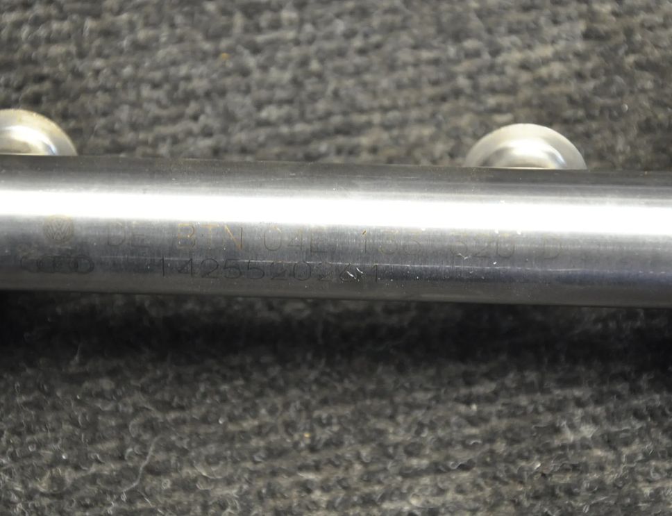 VOLKSWAGEN Passat B8 (2014-2023) Brændstofskinne 04E133320D 2470010