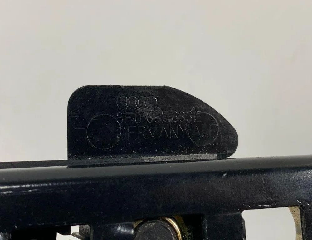 AUDI A3 8P (2003-2013) Forreste venstre sikkerhedssele højdejusterer 8E0857833E 30672752