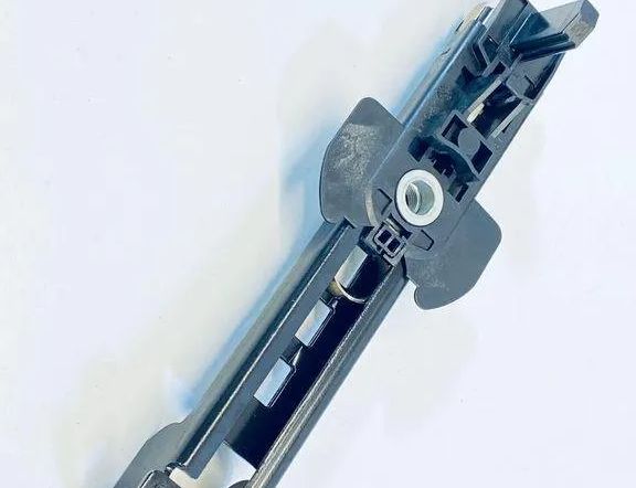 AUDI A6 C6/4F (2004-2011) Højre forreste sikkerhedssele højdejuster 8E0857833E 30685513