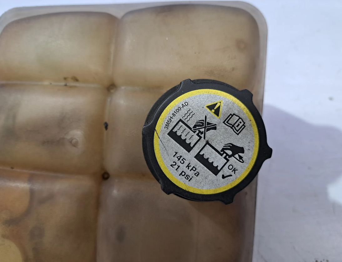 VOLVO V50 1 generation (2003-2012) Ekspansionsbeholder 30776150 31931269