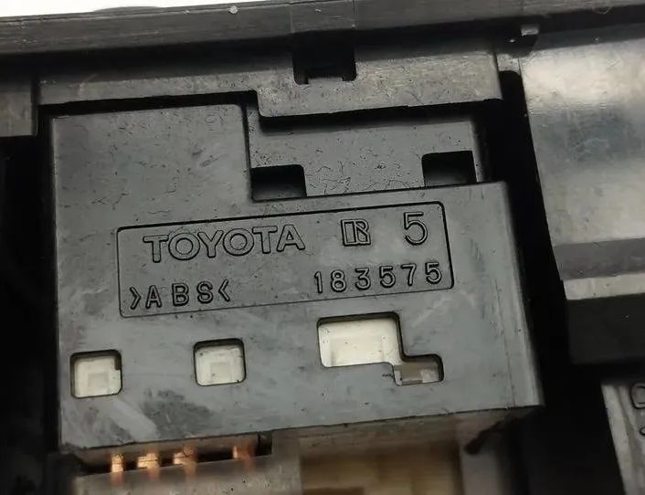 TOYOTA Avensis 2 generation (2002-2009) Afbrydere 183575,777669 26430373