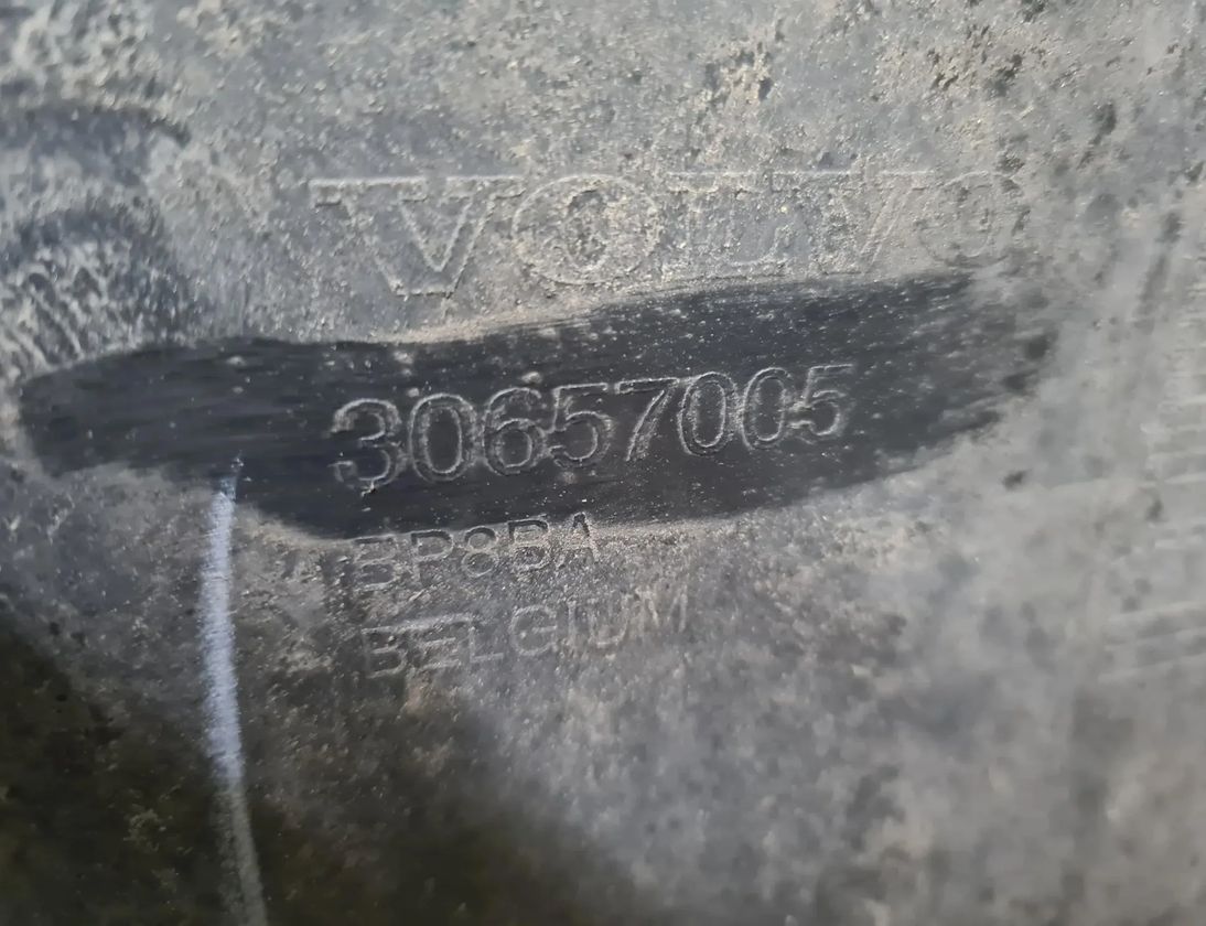 VOLVO V50 1 generation (2003-2012) Forreste kofanger 30657005 23604935