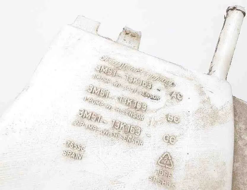 FORD Kuga 1 generation (2008-2013) Vinduesvaskertank 3M5113K163CC,3M5113K163AC,3M5113K163BC 32662948