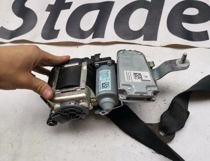 MERCEDES-BENZ E-Class W212/S212/C207/A207 (2009-2016) Tågelygte bag venstre A610035800D,A610902000H,010R0000 20428143