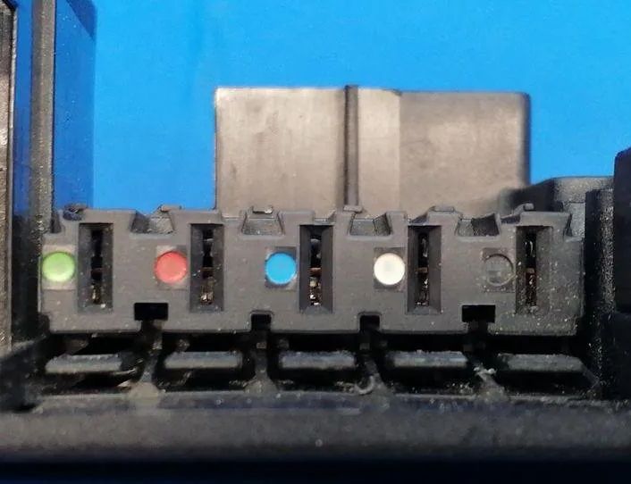 MERCEDES-BENZ CLS-Class C219 (2004-2010) Strømfordelingsboks 2115452301 21219485