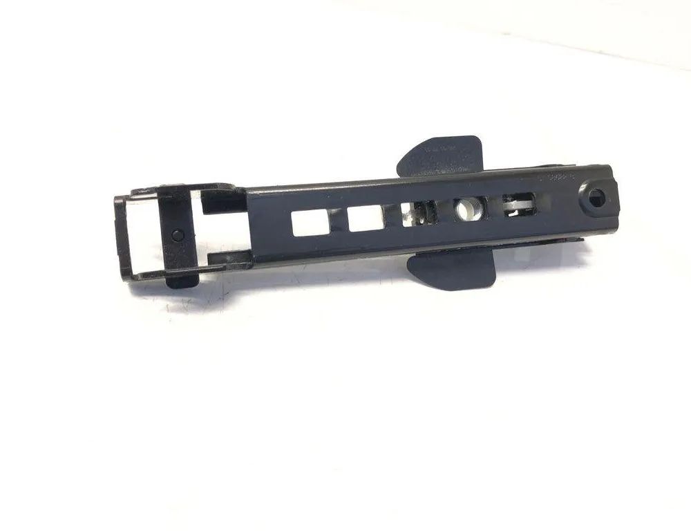 AUDI A4 B9/8W (2015-2024) Forreste venstre sikkerhedssele højdejusterer 8E0857833E 32205809