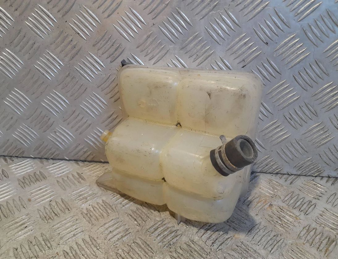 VOLVO V50 1 generation (2003-2012) Ekspansionsbeholder 8V618K218A 29727861