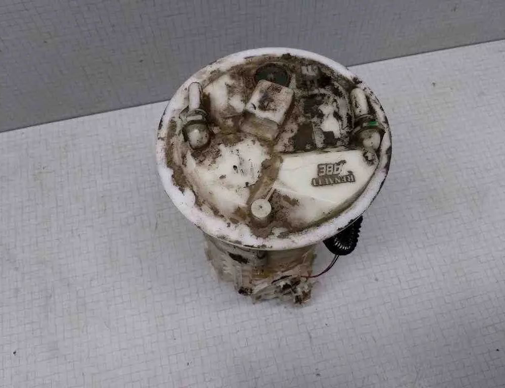 RENAULT Megane 2 generation (2002-2012) Brændstofpumpe 32519622