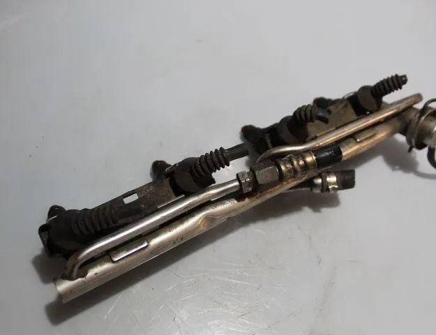 VOLKSWAGEN Passat B7 (2010-2015) Brændstofskinne 32920413