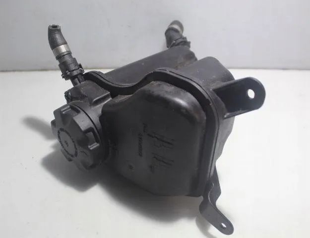 VOLVO V50 1 generation (2003-2012) Ekspansionsbeholder 10617211 32924417