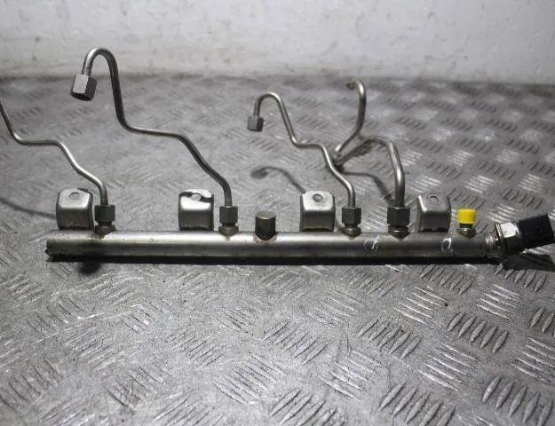 BMW 7 Series F01/F02 (2008-2015) Brændstofskinne 753731905 32927812