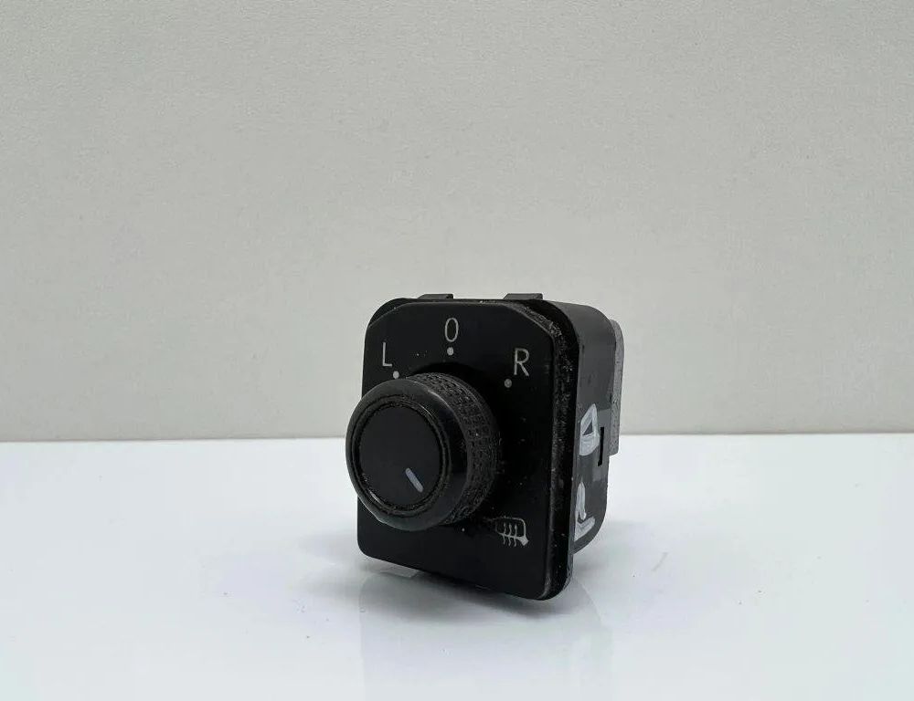 VOLKSWAGEN Passat B8 (2014-2023) Bagerste højre dør vindueskontrolkontakt 3G0959565B 31894857