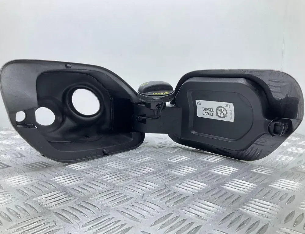 VOLKSWAGEN Passat B8 (2014-2023) Lås til brændstoftankdæksel 5N0201553D,3G9809999A,3G9809857A 34731682