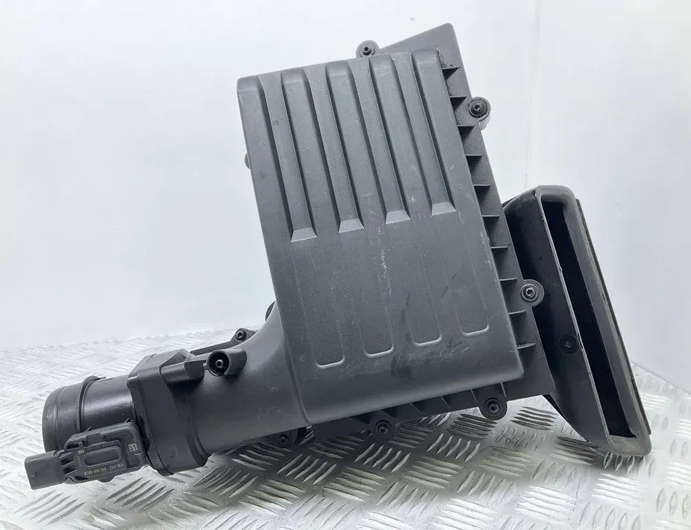 VOLKSWAGEN Passat B8 (2014-2023) Luftfilterboks 5Q0129637C,5Q0129618H,04L906461B,5Q0129607AE 34714802