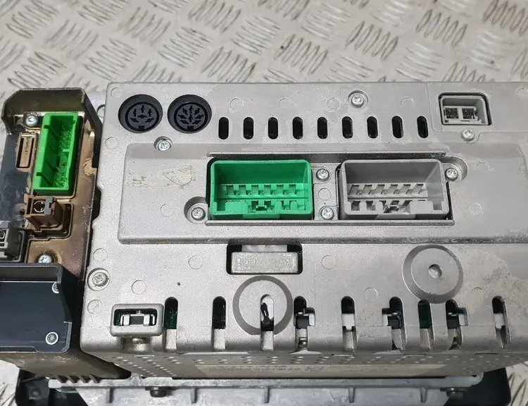 VOLVO V70 2 generation (2000-2008) Musikafspiller uden GPS 30657525,86511521 14186745