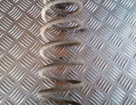 HYUNDAI Accent X3 (1994-2000) Bagerste venstre skruefjeder 32019151