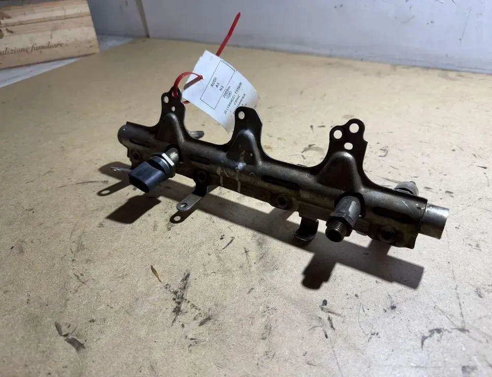 AUDI A5 8T (2007-2016) Brændstofskinne 06J133317M 33399895