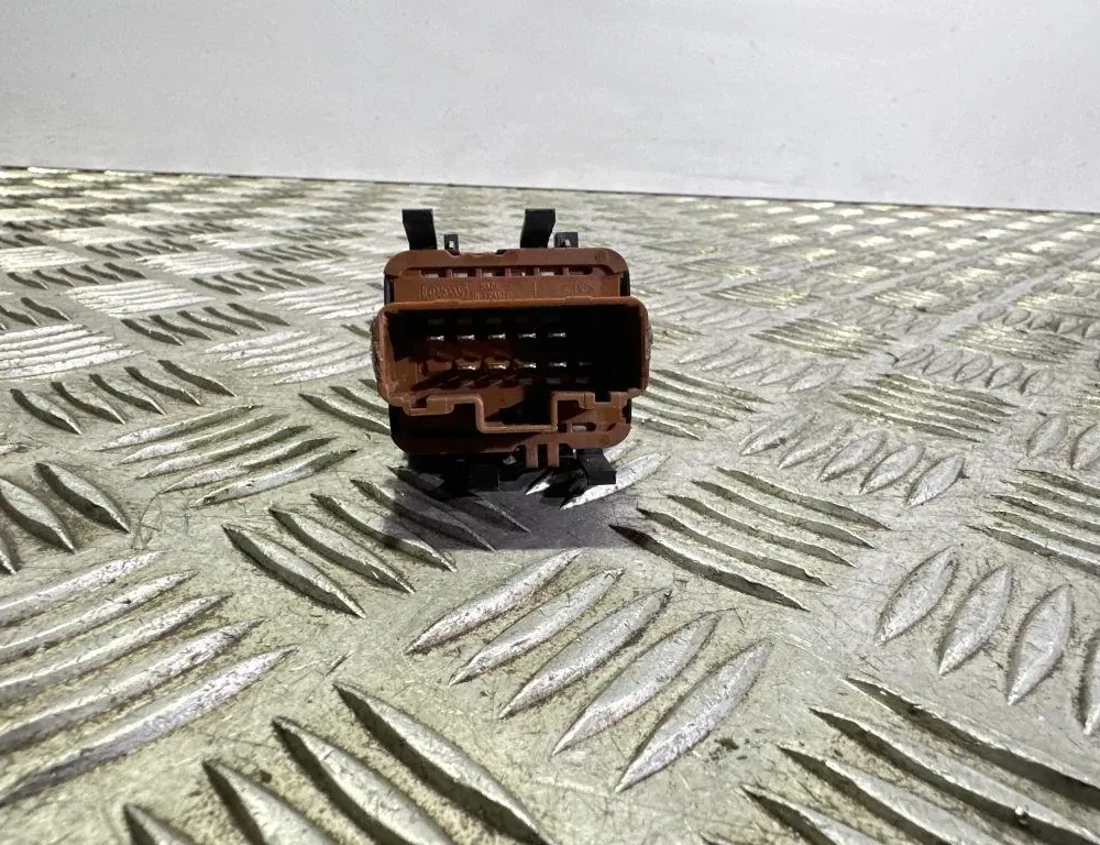 RENAULT Megane 2 generation (2002-2012) Forreste venstre dør vindueskontakt 28082 33255772