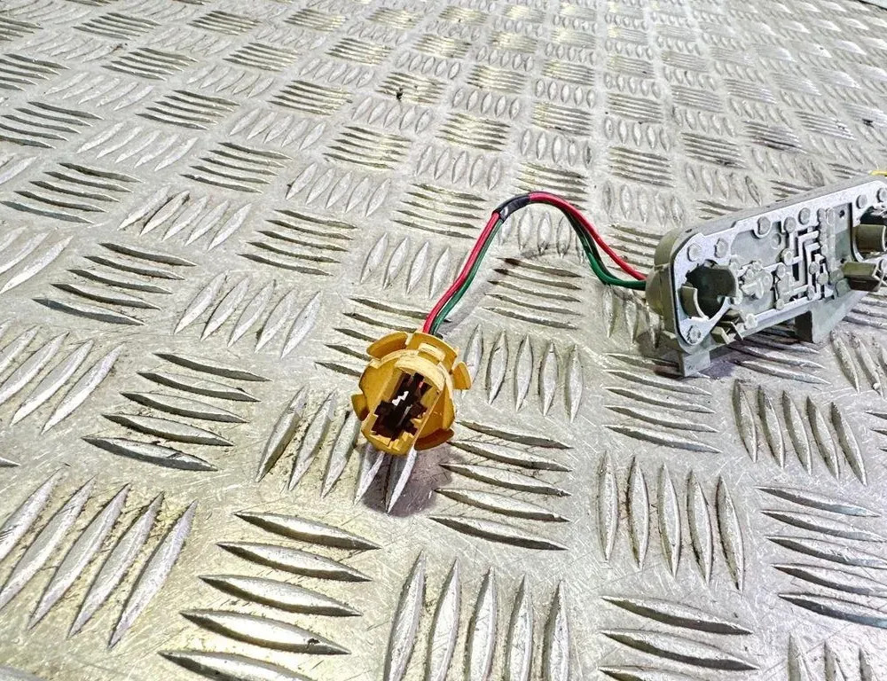 TOYOTA Yaris 2 generation (2005-2012) Baglygtekontakter 33538490