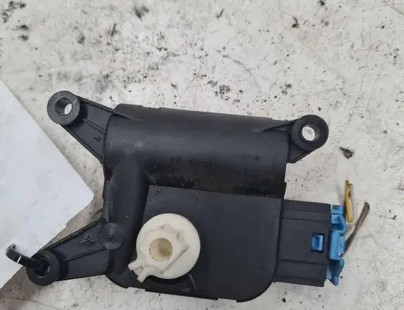 VOLKSWAGEN Touran 1 generation (2003-2015) Kabinevarmer klapmotoraktuator 0132801345 33281320