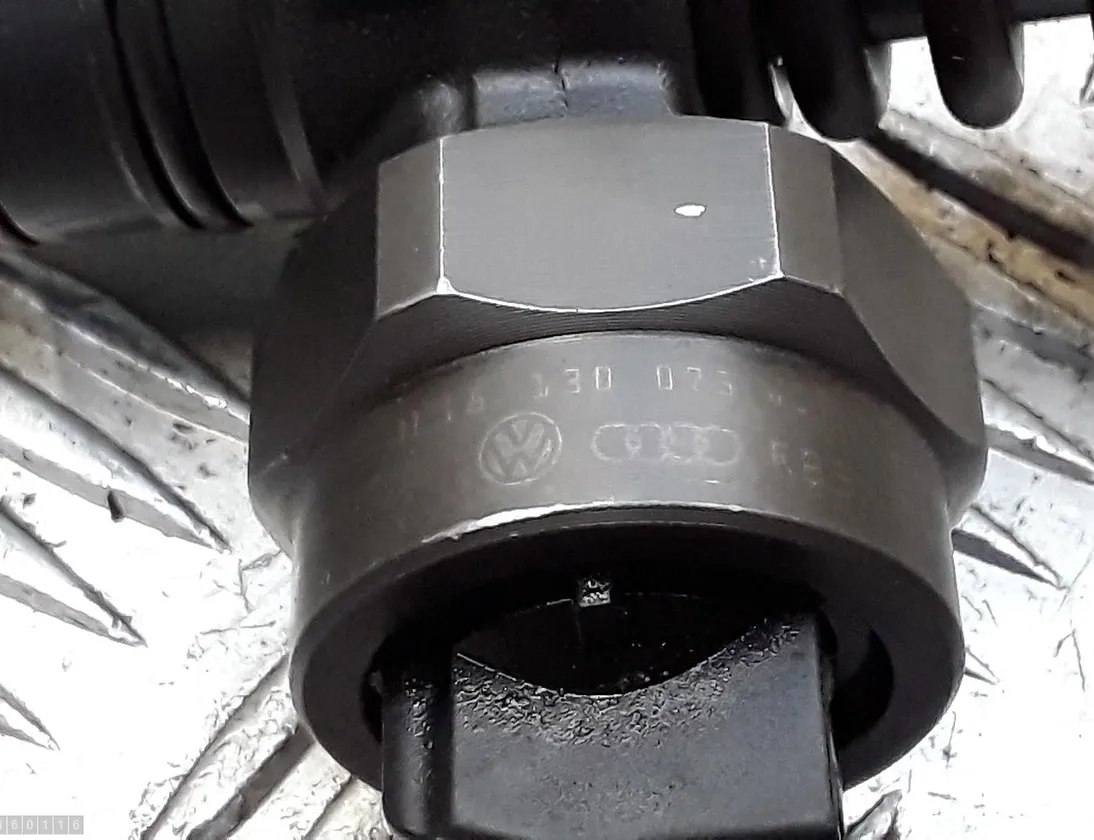 VOLKSWAGEN Golf 4 generation (1997-2006) Olieinjektor 038130073j 28639853