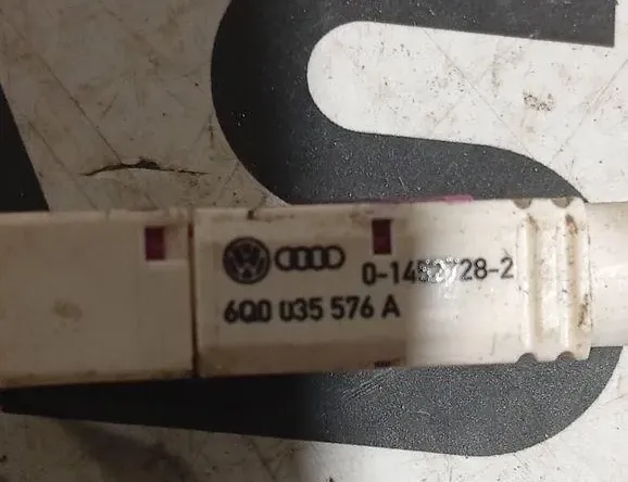 SKODA Octavia 2 generation (2004-2013) Antenne 6Q0035576A 33170175