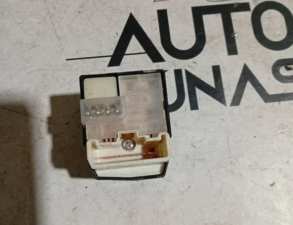 TOYOTA Corolla Verso 1 generation (2001-2009) Kontakt til spejljustering 183575 33170629