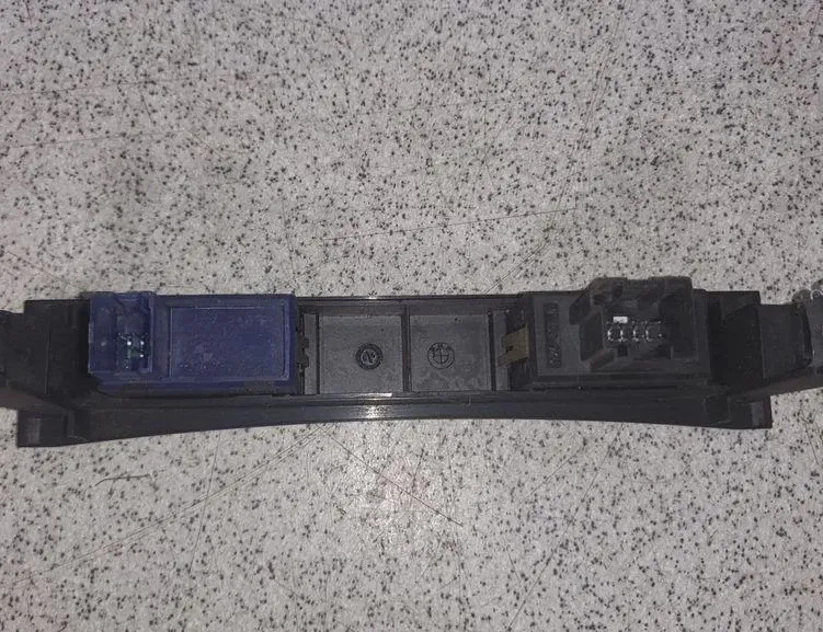 BMW 7 Series E38 (1994-2001) Yderligere musikafspillerstik 8368346 33750237