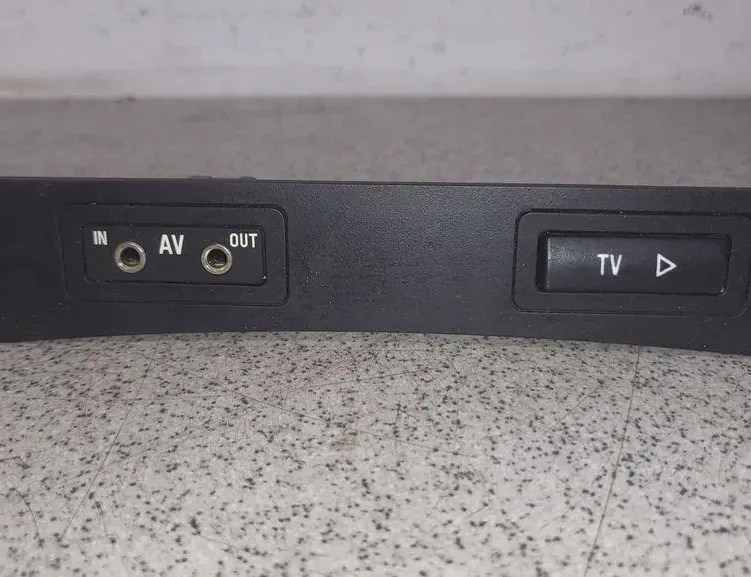 BMW 7 Series E38 (1994-2001) Yderligere musikafspillerstik 8368346 33750237