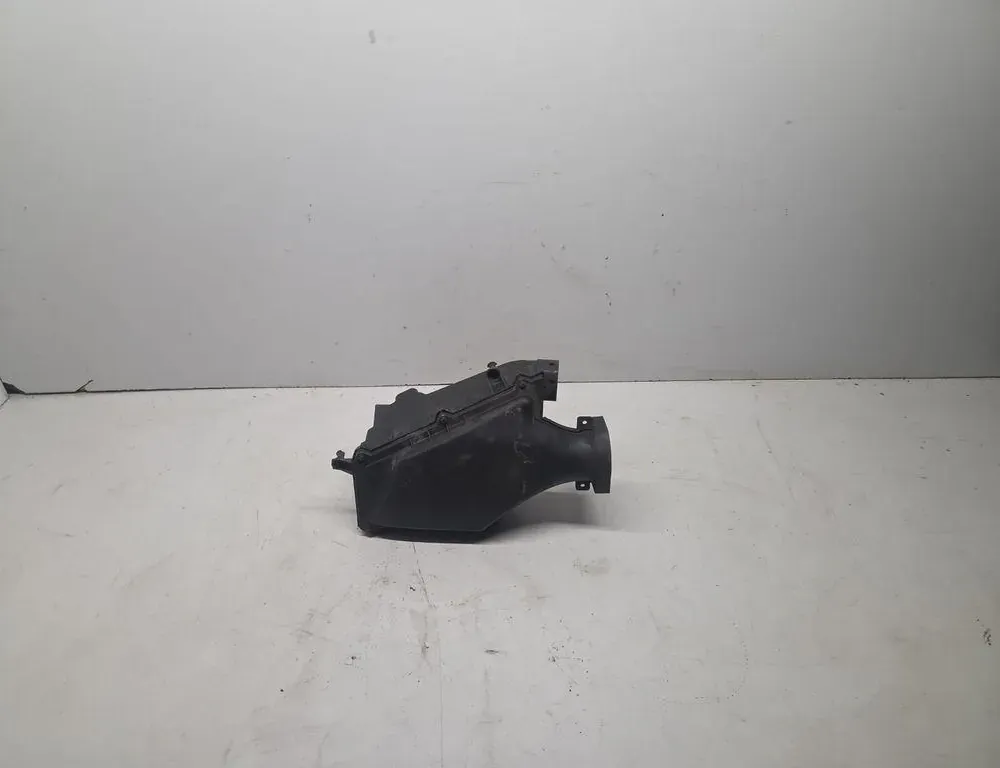 VOLVO V50 1 generation (2003-2012) Luftfilterboks 30792181 33403366
