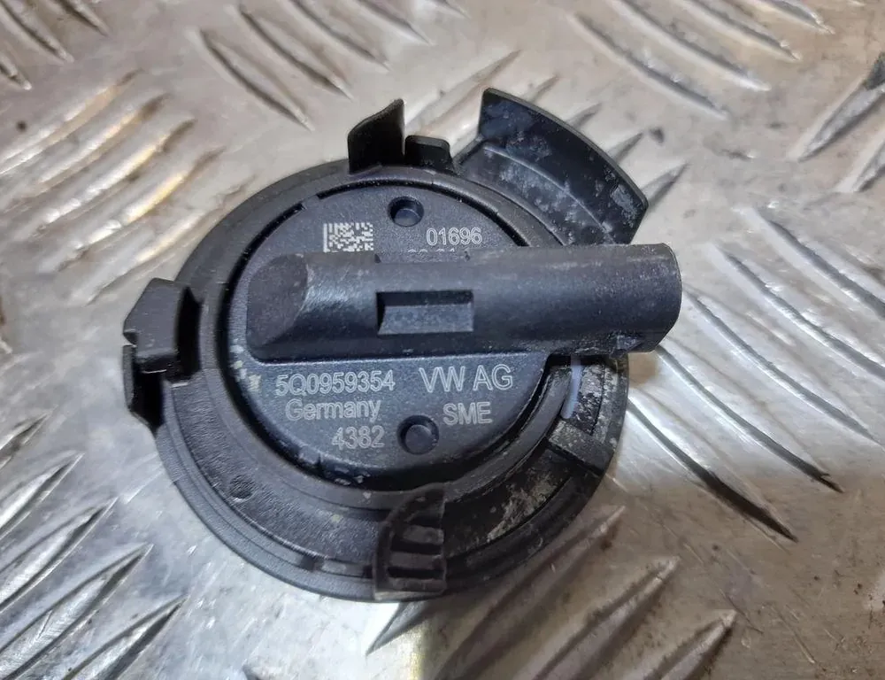 AUDI A3 8V (2012-2020) Forreste venstre stødsensor 5Q0959354 33408483