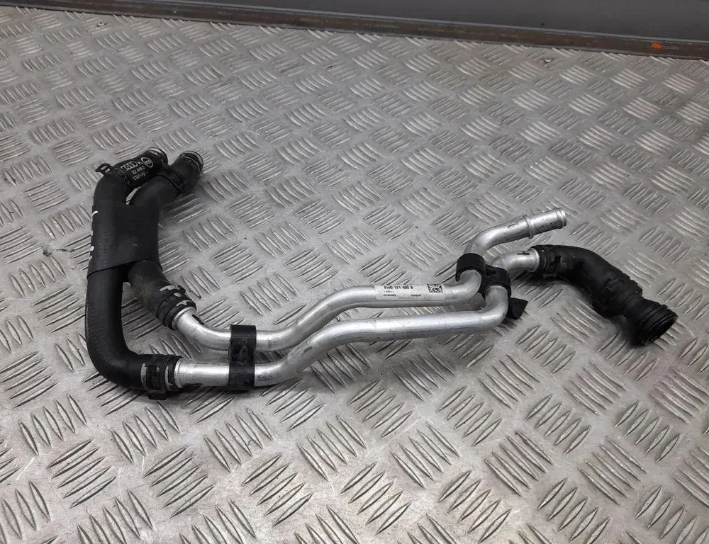 AUDI A4 B9/8W (2015-2024) Kølerslangerør 8W0121400B 33427502