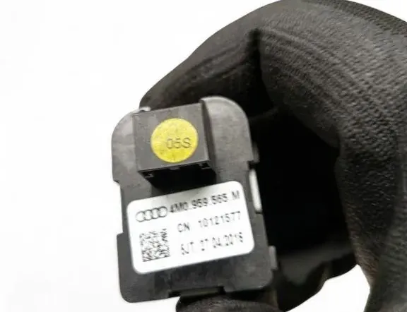 AUDI Q7 4M (2015-2024) Kontakt til spejljustering 4M0959565M 33466224