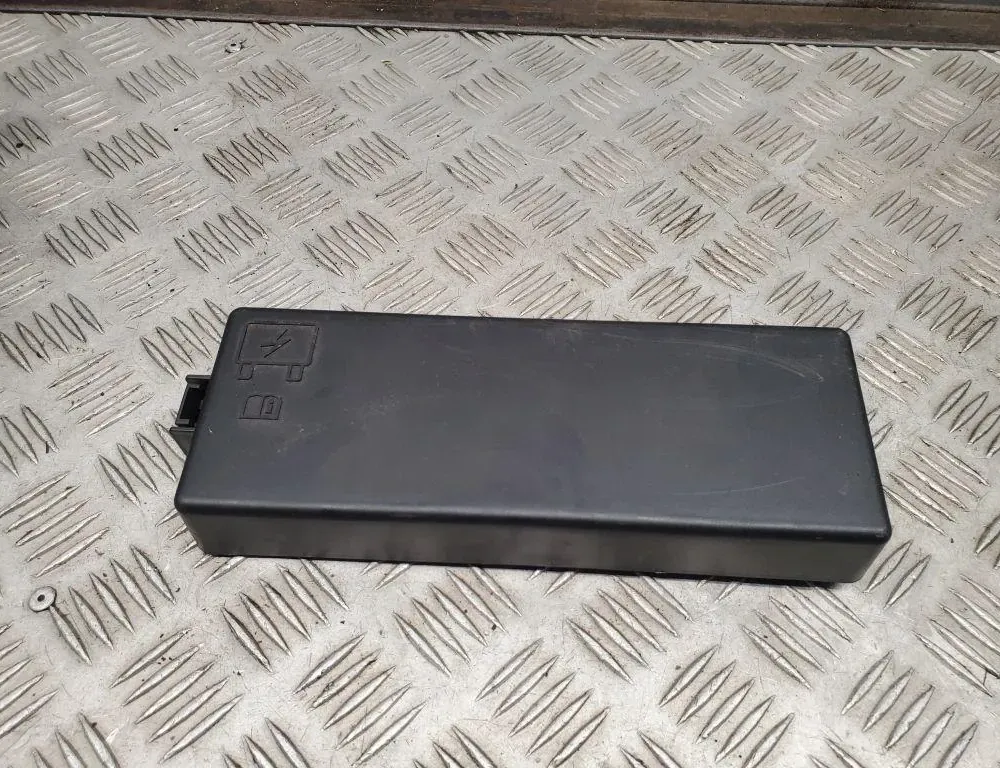 DODGE Challenger 3 generation (2008-2024) Dæksel til sikringsboks 33488421