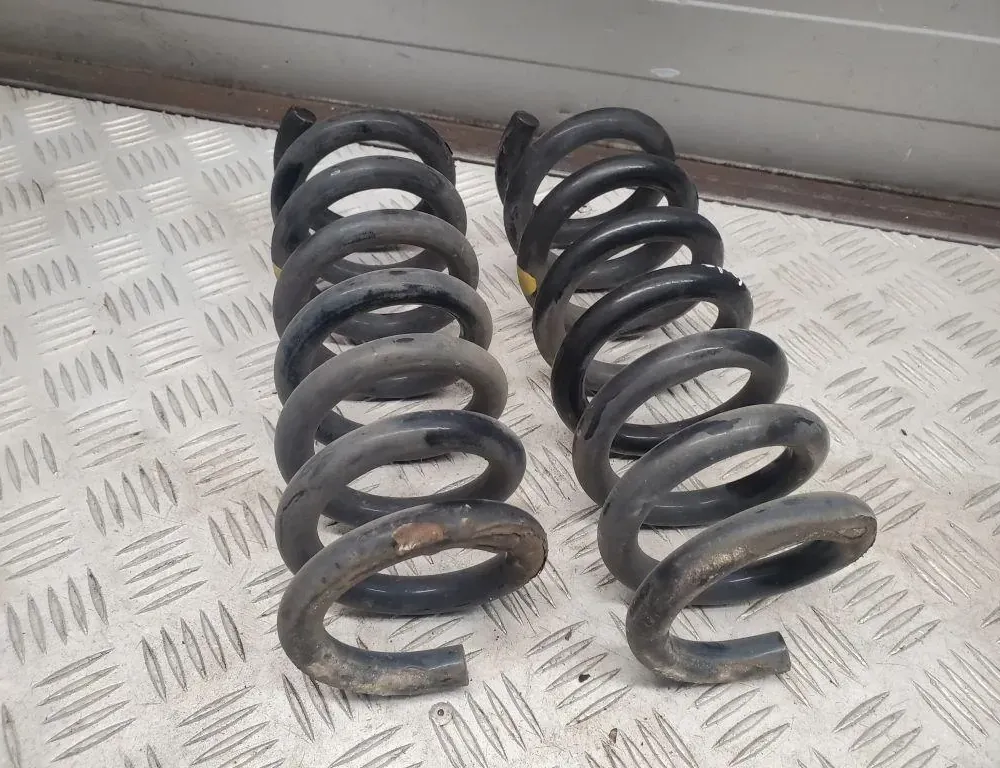 MERCEDES-BENZ E-Class W212/S212/C207/A207 (2009-2016) Bagerste venstre skruefjeder 33489531