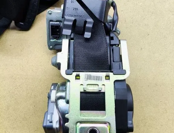 MERCEDES-BENZ C-Class W204/S204/C204 (2004-2015) Venstre forreste sikkerhedssele A2048601986 33114467