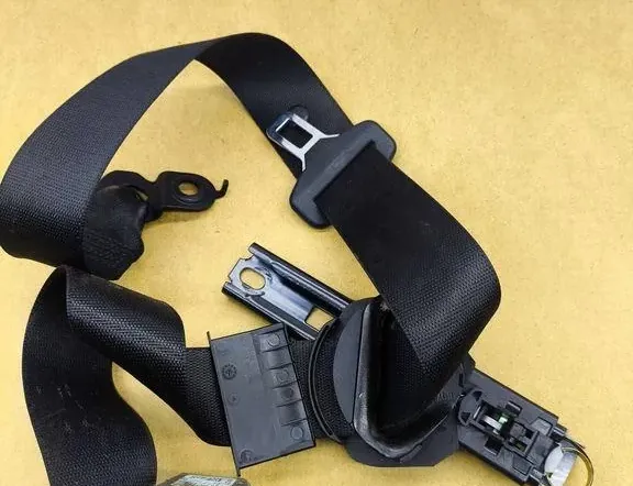 MERCEDES-BENZ E-Class W211/S211 (2002-2009) Venstre forreste sikkerhedssele 2118605586 33127682